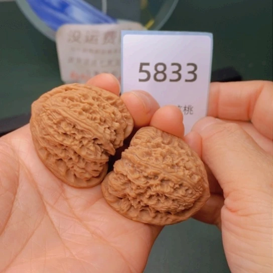 把件文玩核桃38凹底三角南疆石5833