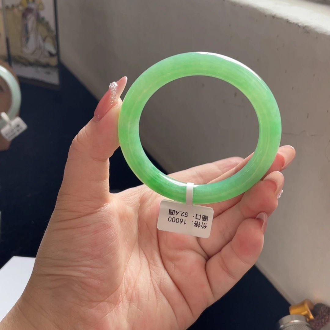 翡翠手镯未镶嵌翡翠手镯