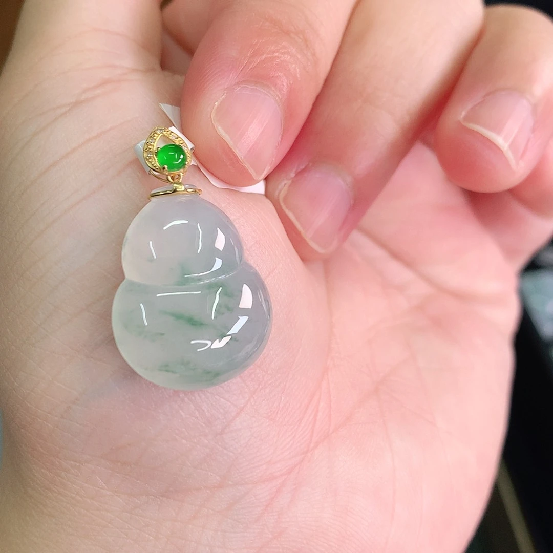 翡翠18K金镶嵌颈饰冰胶飘绿葫芦21-16-6如