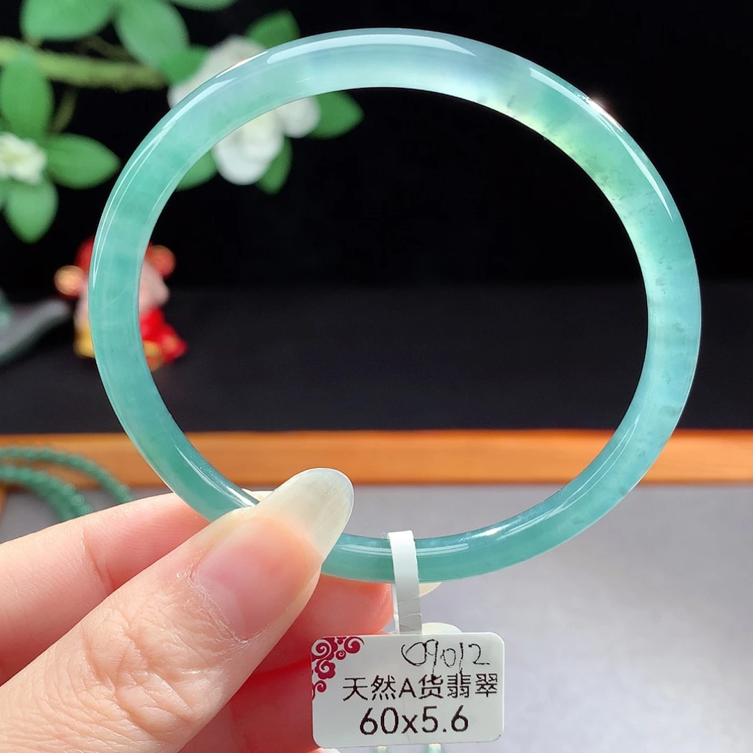 未镶嵌手镯（圆镯）翡翠