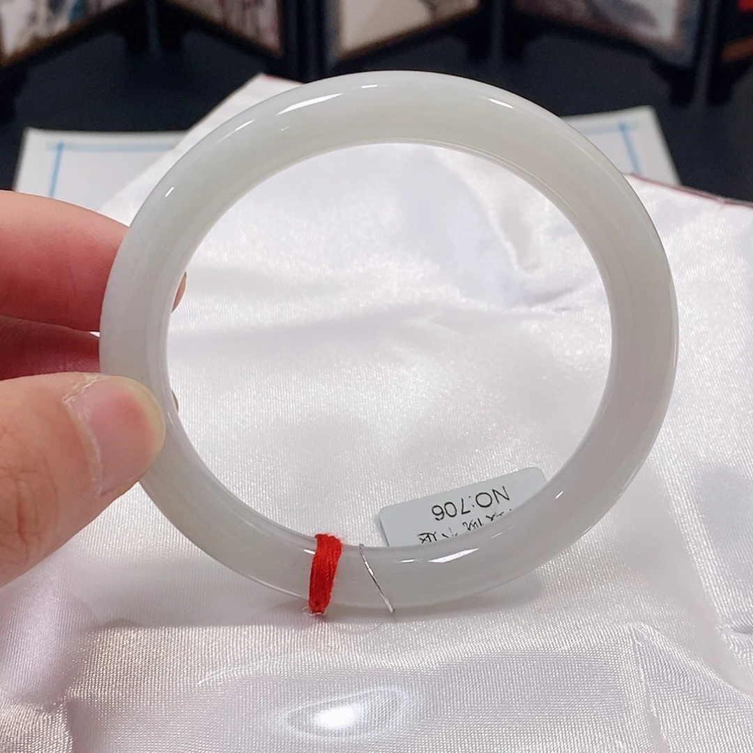 翡翠未镶嵌手镯（圆镯）