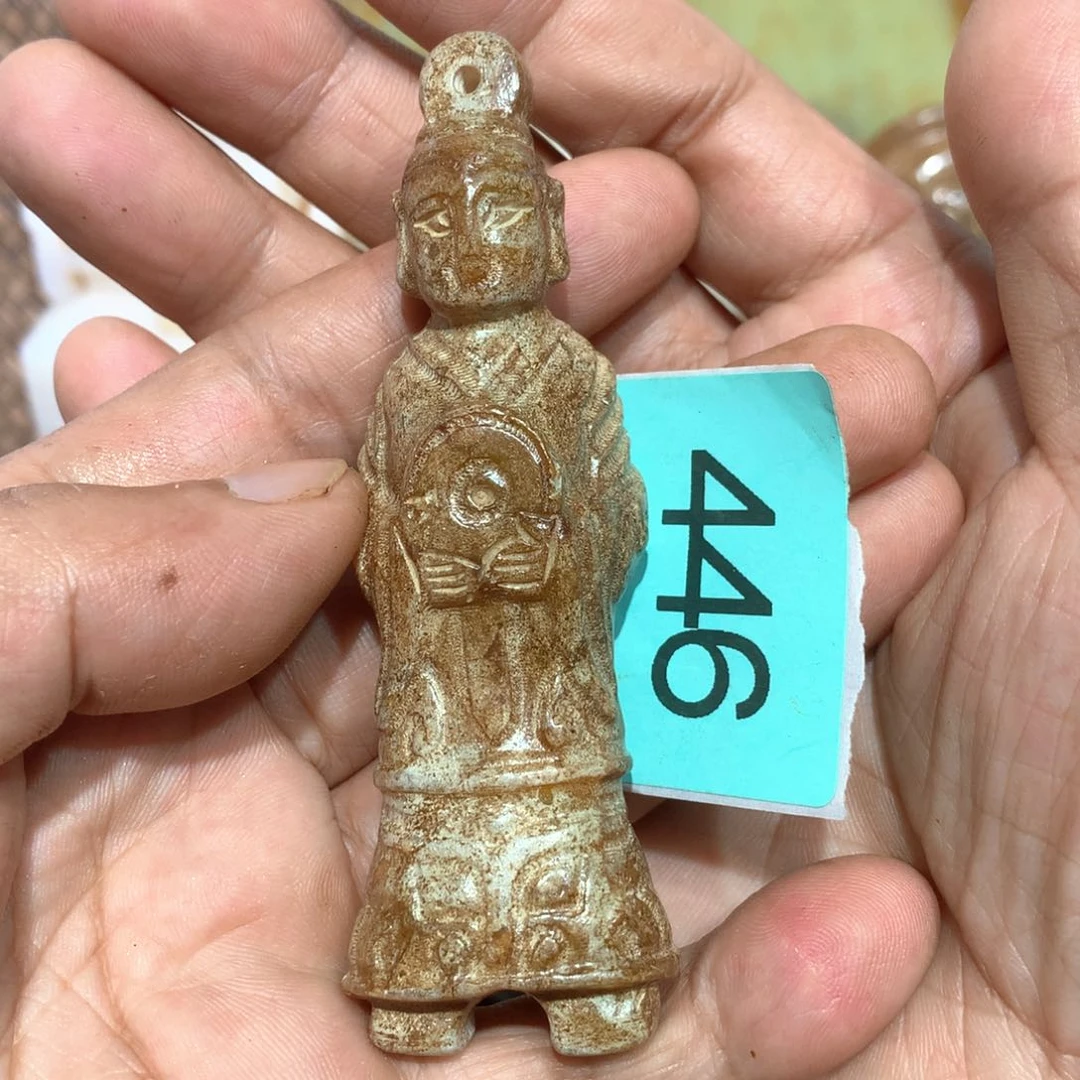 和田玉未镶嵌颈饰阳*
