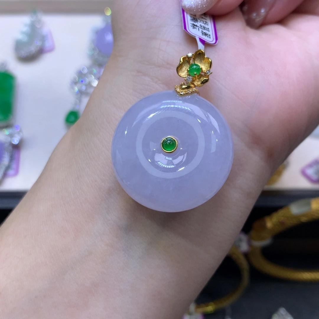 翡翠18K金镶嵌颈饰