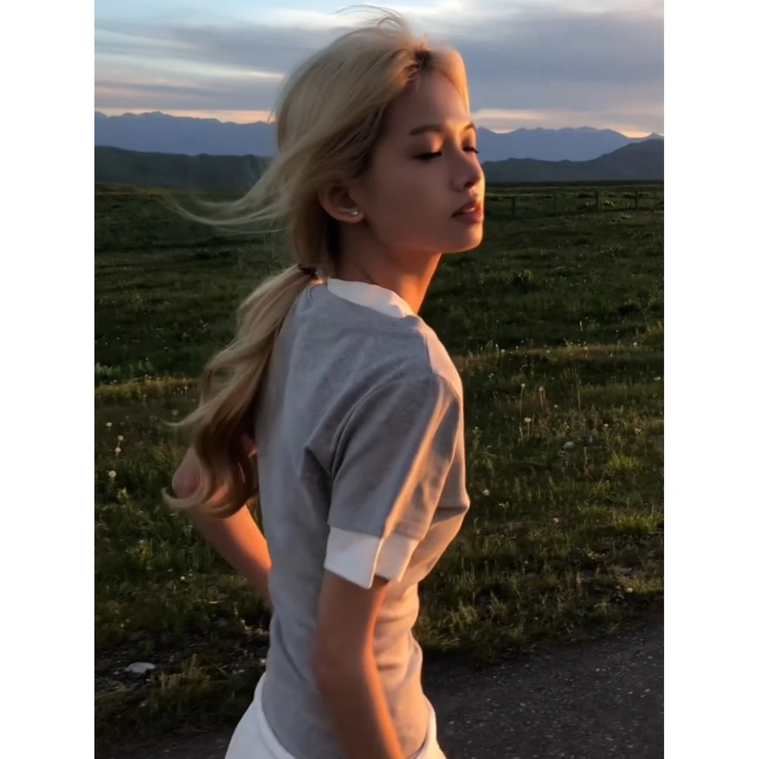 美式复古撞色假两件短袖t恤女2025夏新款老钱风辣妹修身显瘦上衣