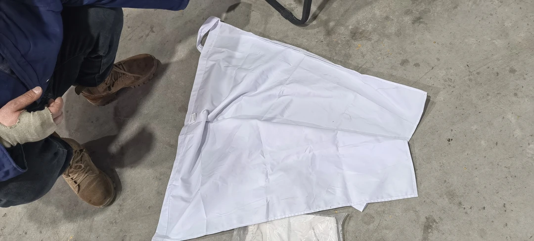 白色围裙和套袖拍一发二