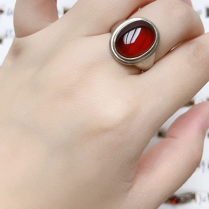 银S925镶嵌血珀戒指