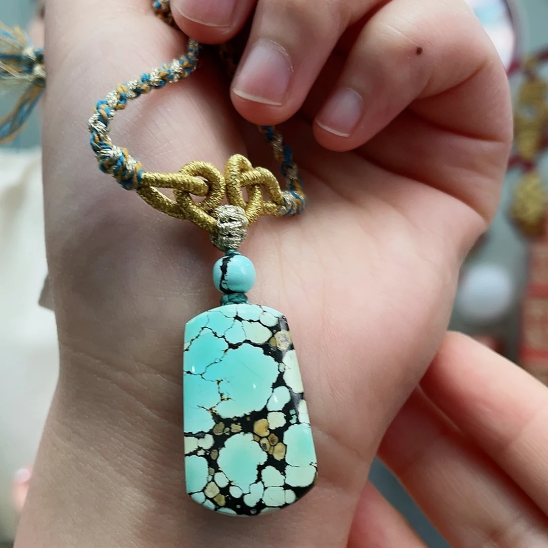 绿松石颈饰未镶嵌