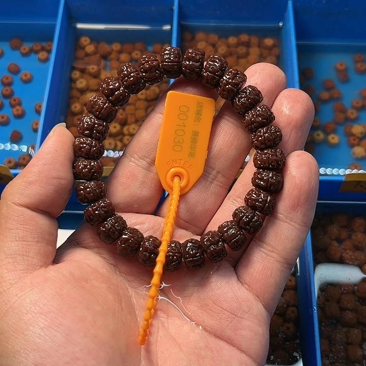 吊坠金刚菩提龙切老树王手串