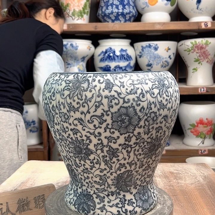 陶鱼尾复古青花陶瓷