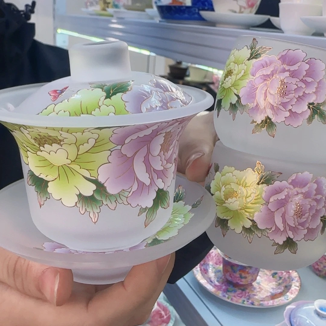 这些盖碗很漂亮我很喜欢！！