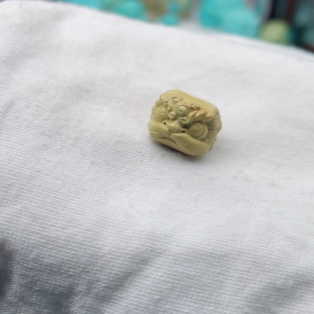 未镶嵌绿松石颈饰