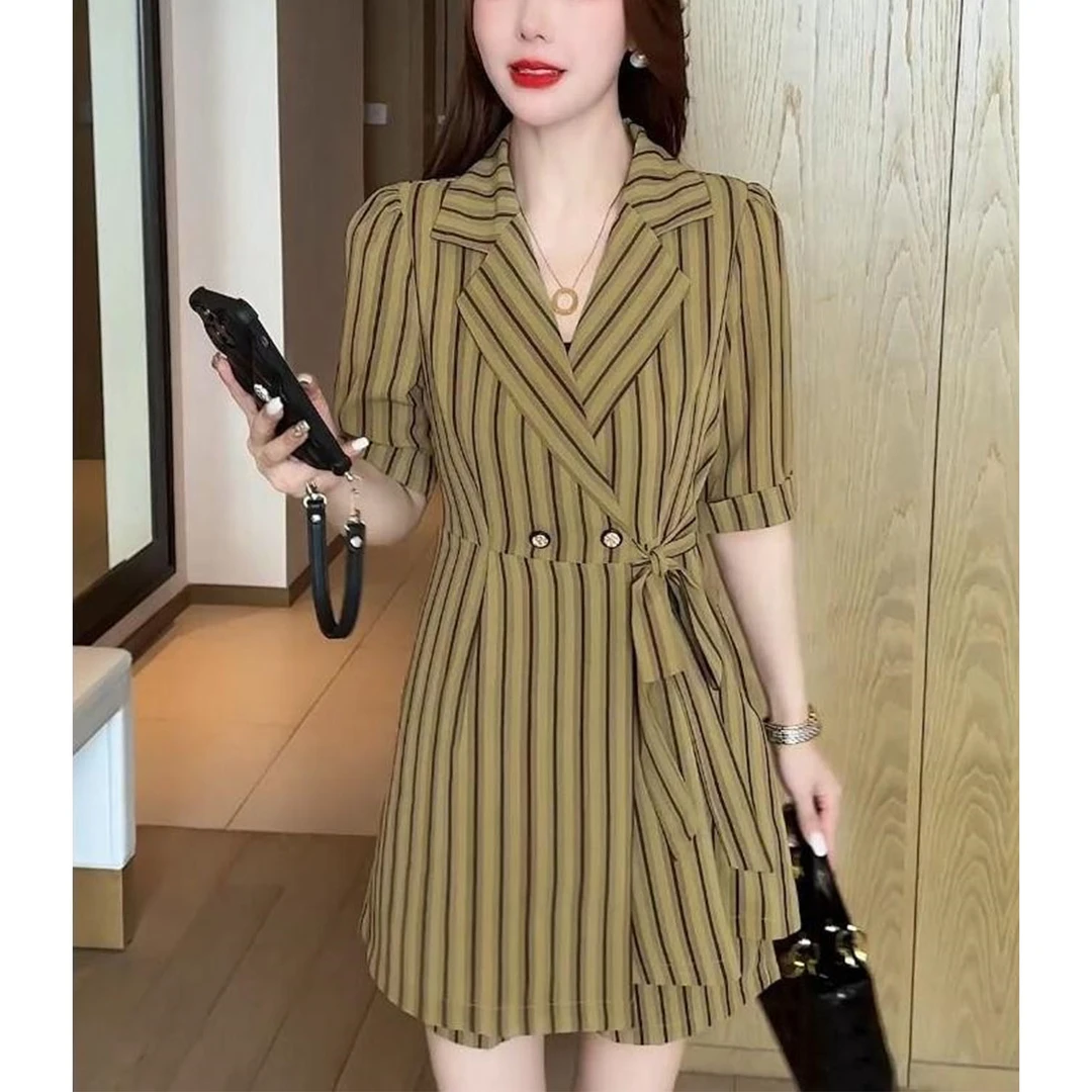 时尚休闲套装女2025夏季洋气减龄遮肚显瘦印花条纹上衣短裤两件套