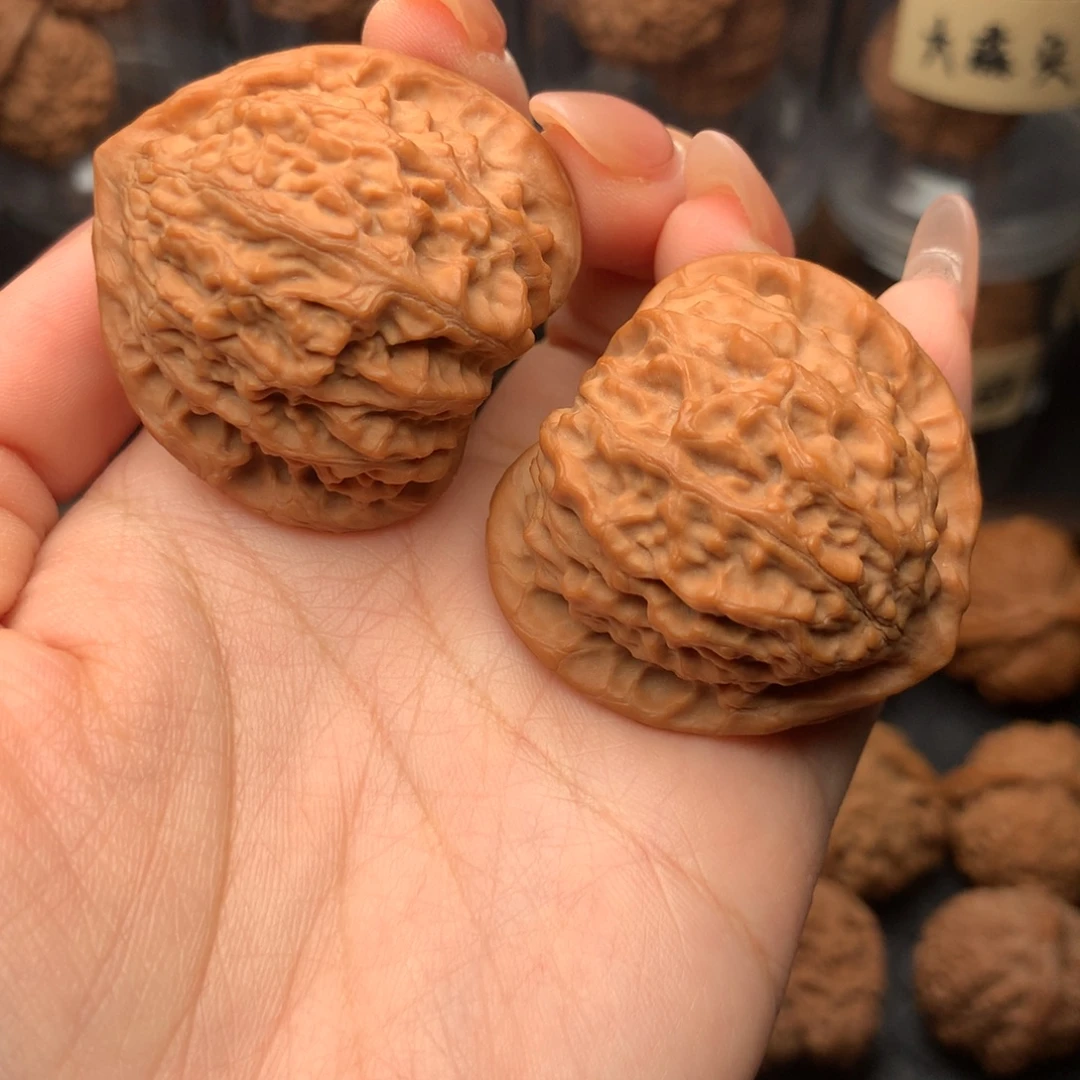 了***里文玩核桃把件40金牛