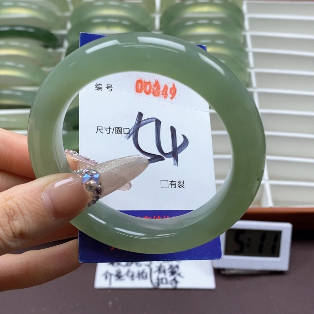 蛇纹石玉手镯未镶嵌