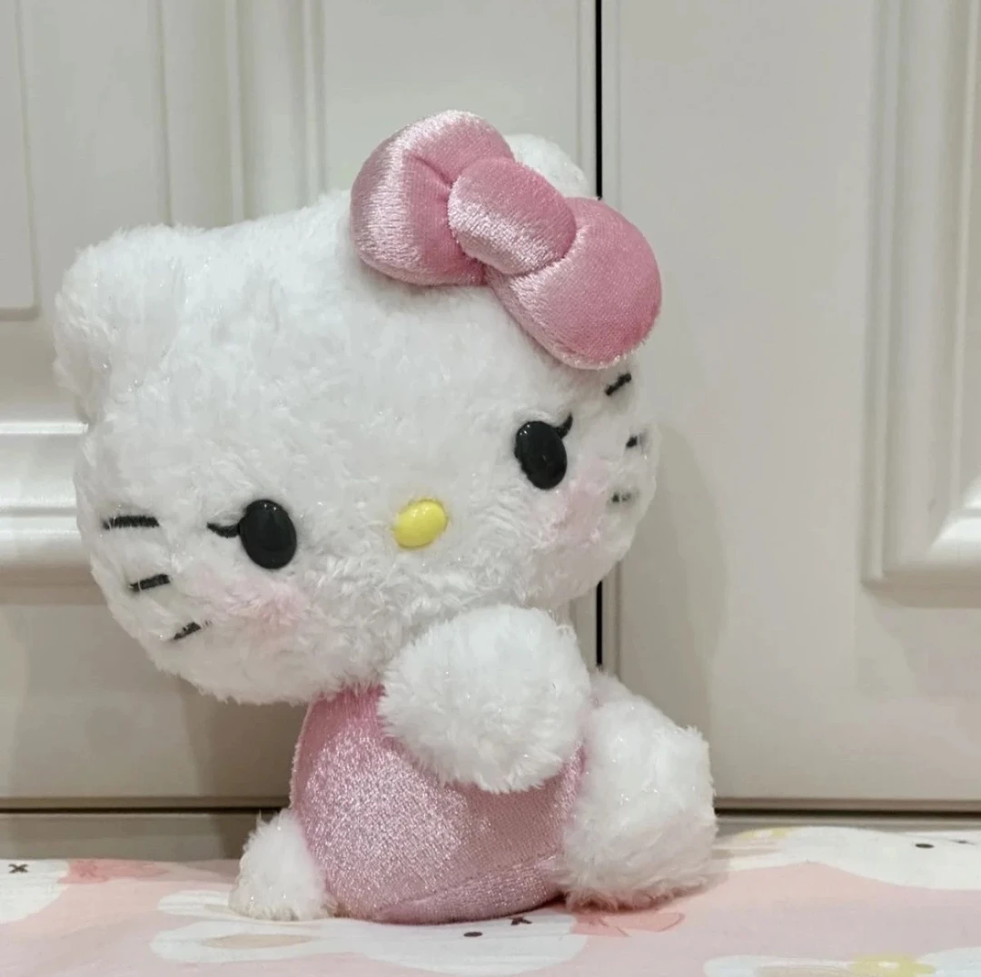 全新未使用  【库存4个】hello kitty东京50周年限定睫毛腮红挂饰