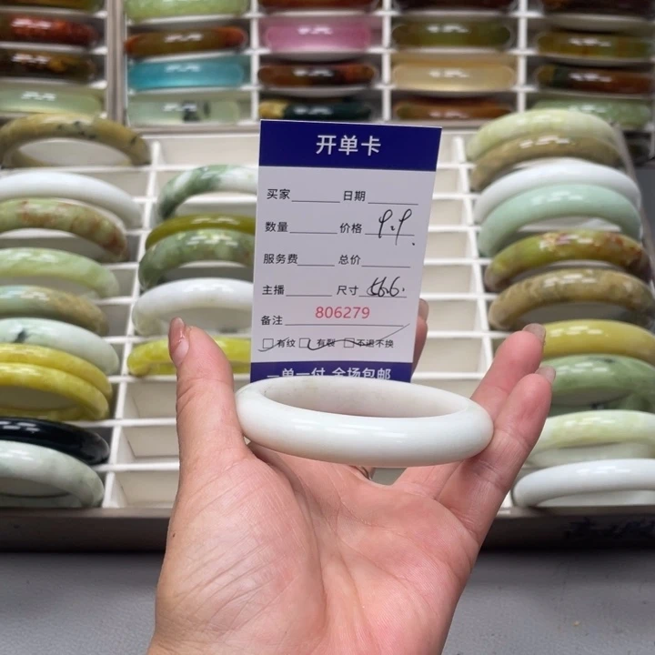 懿***2未镶嵌蛇纹石玉手镯