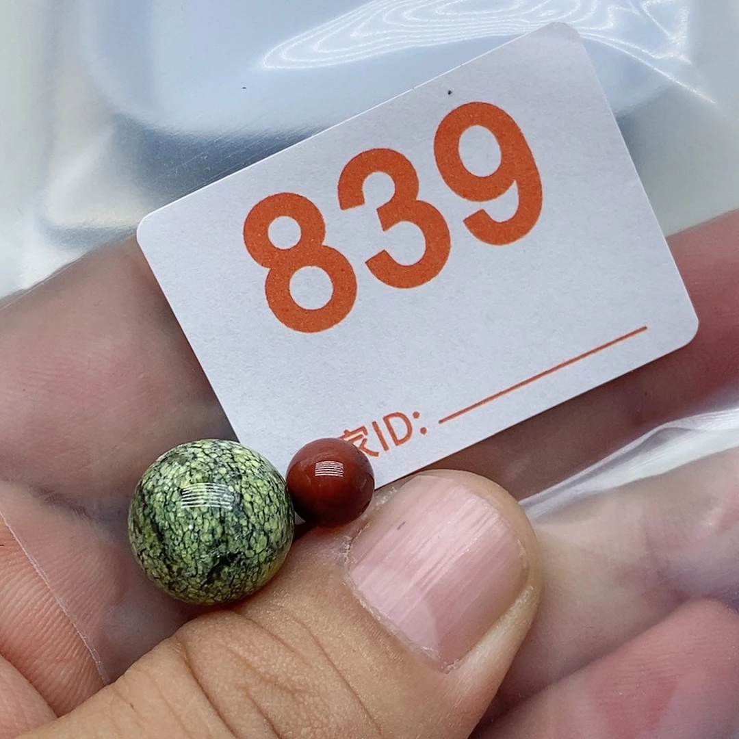 彭***南红玛瑙未镶嵌珠宝奇石