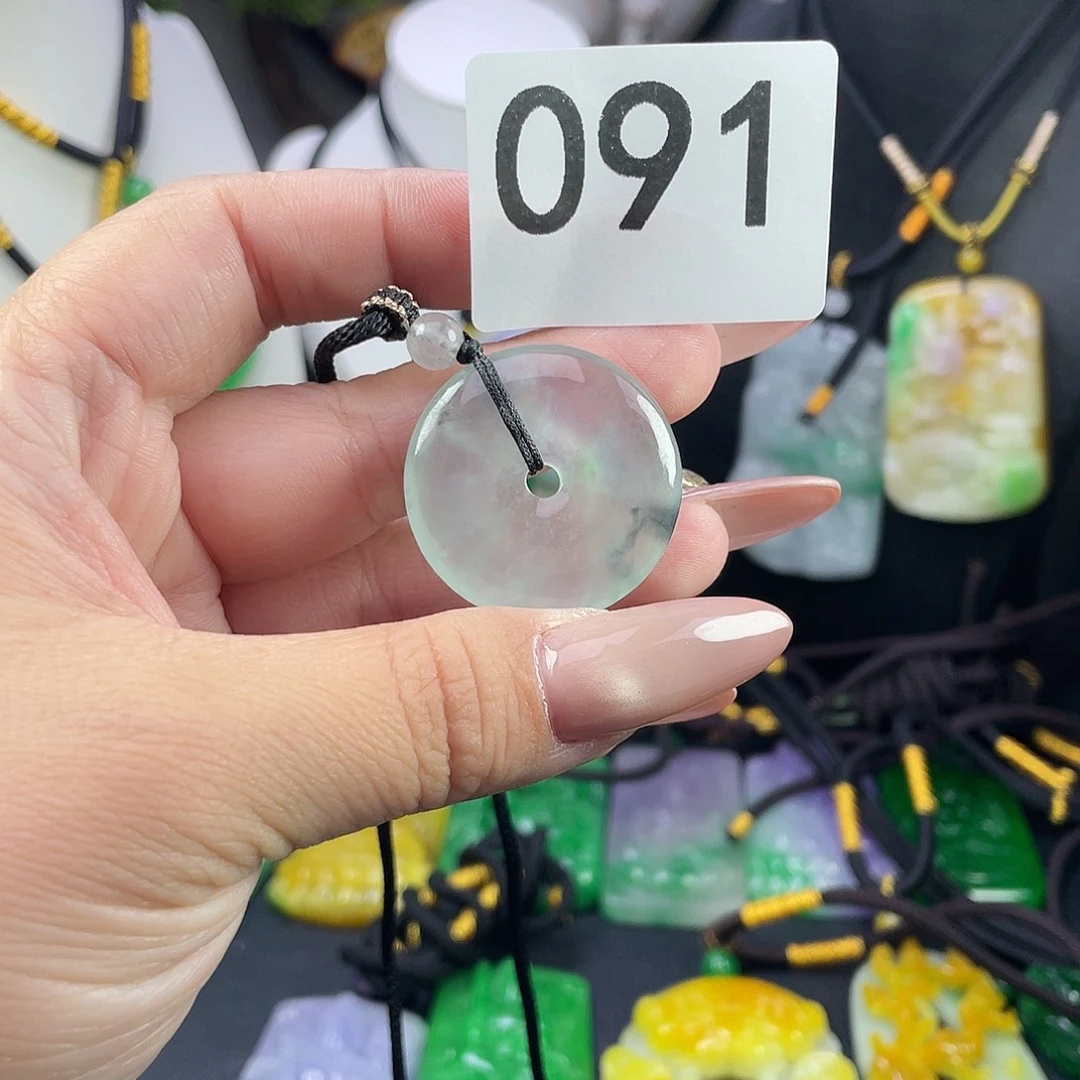 翡翠未镶嵌吊坠(赠链)