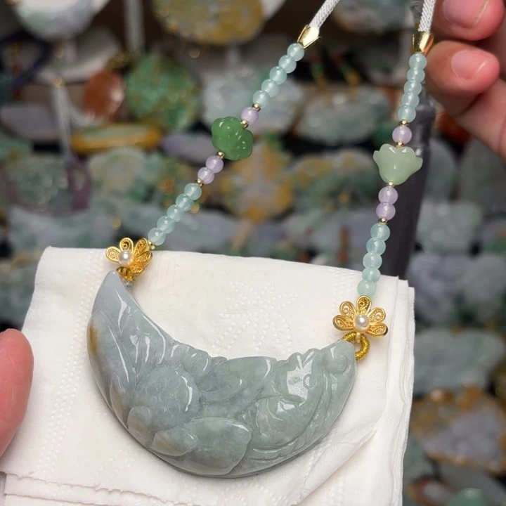 翡翠颈饰未镶嵌吊坠