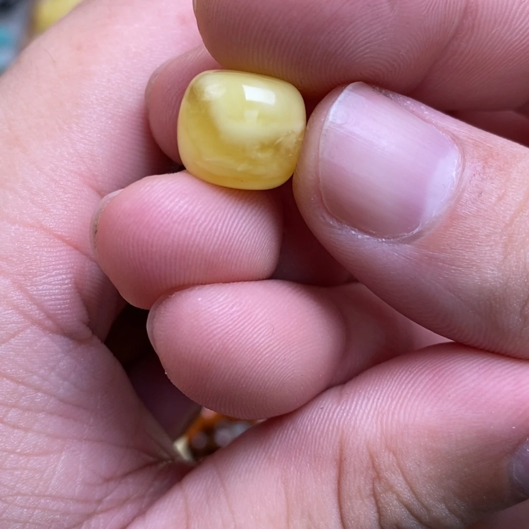 ****星裸石蜜蜡未镶嵌配饰