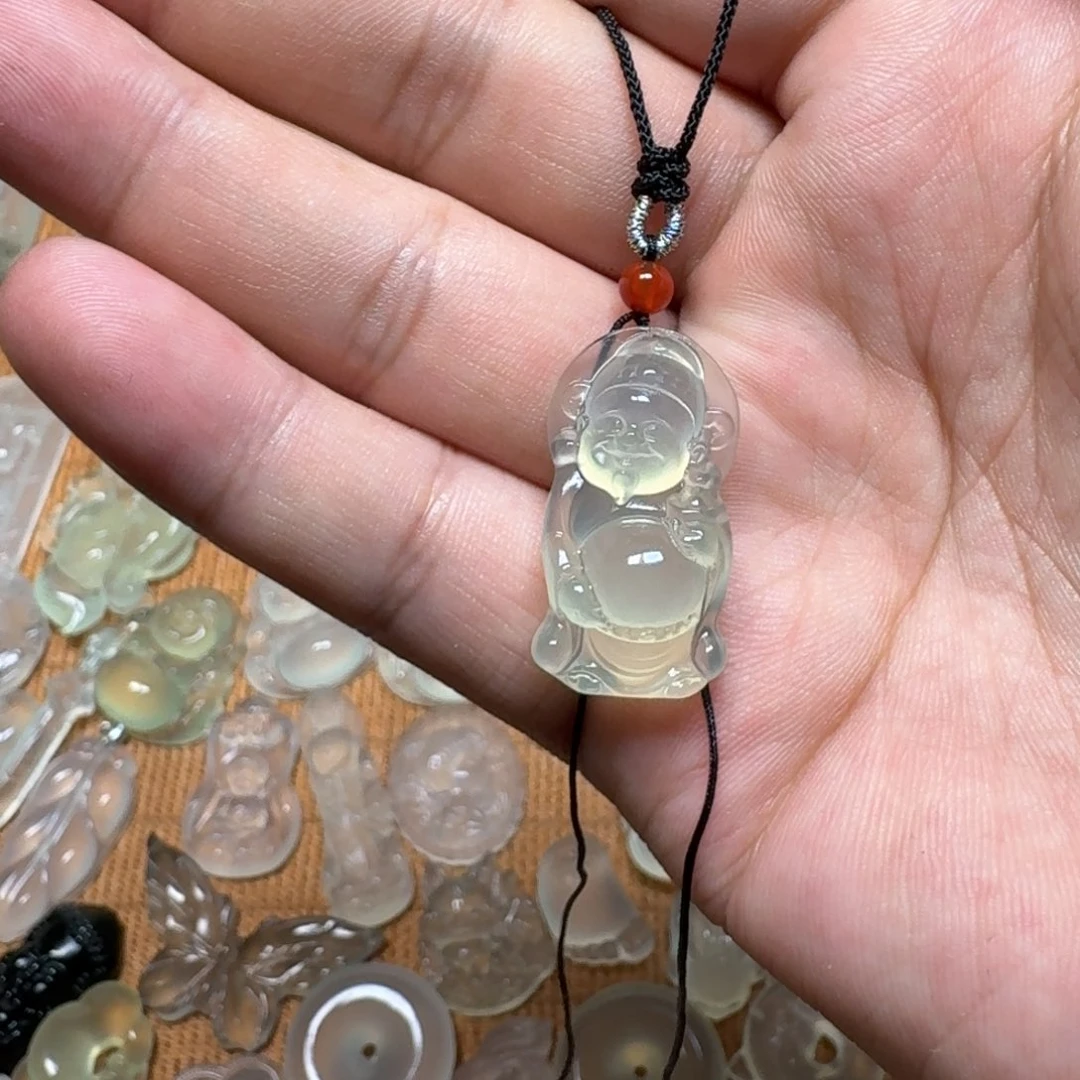 岫玉未镶嵌颈饰吊坠