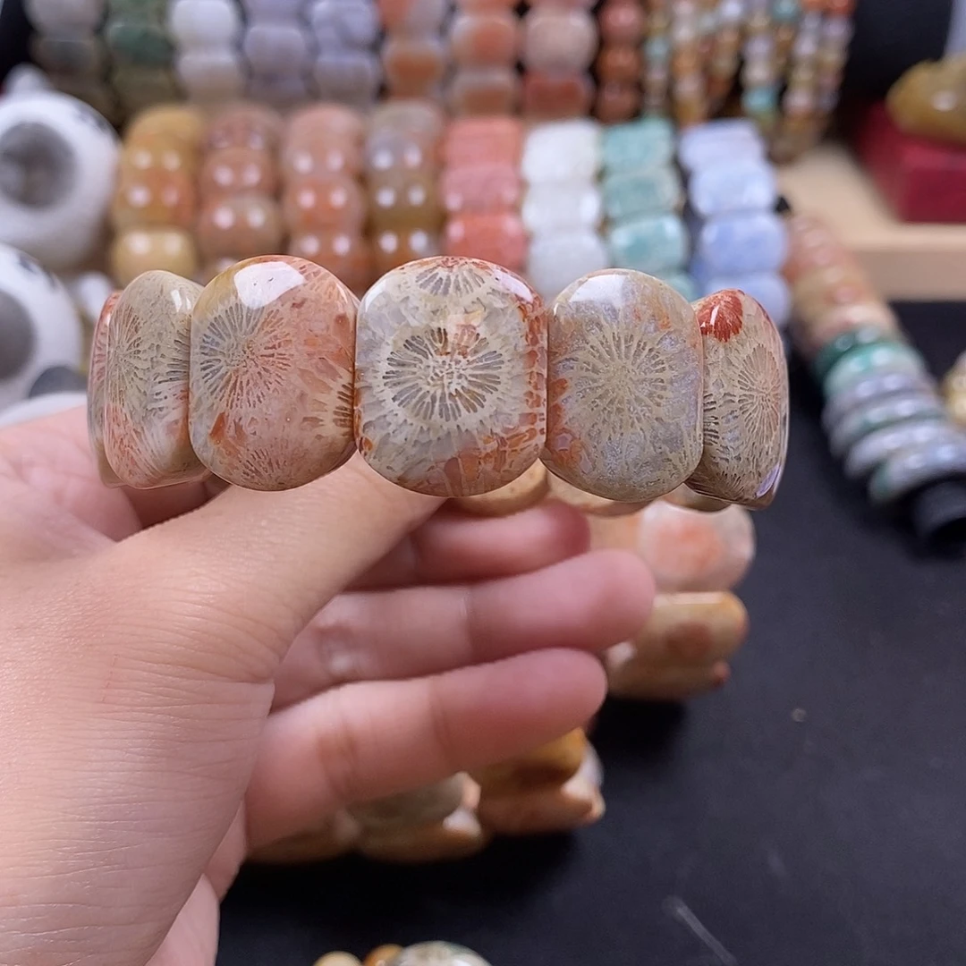 硅化珊瑚（珊瑚玉）未镶嵌手牌 彩大花 100