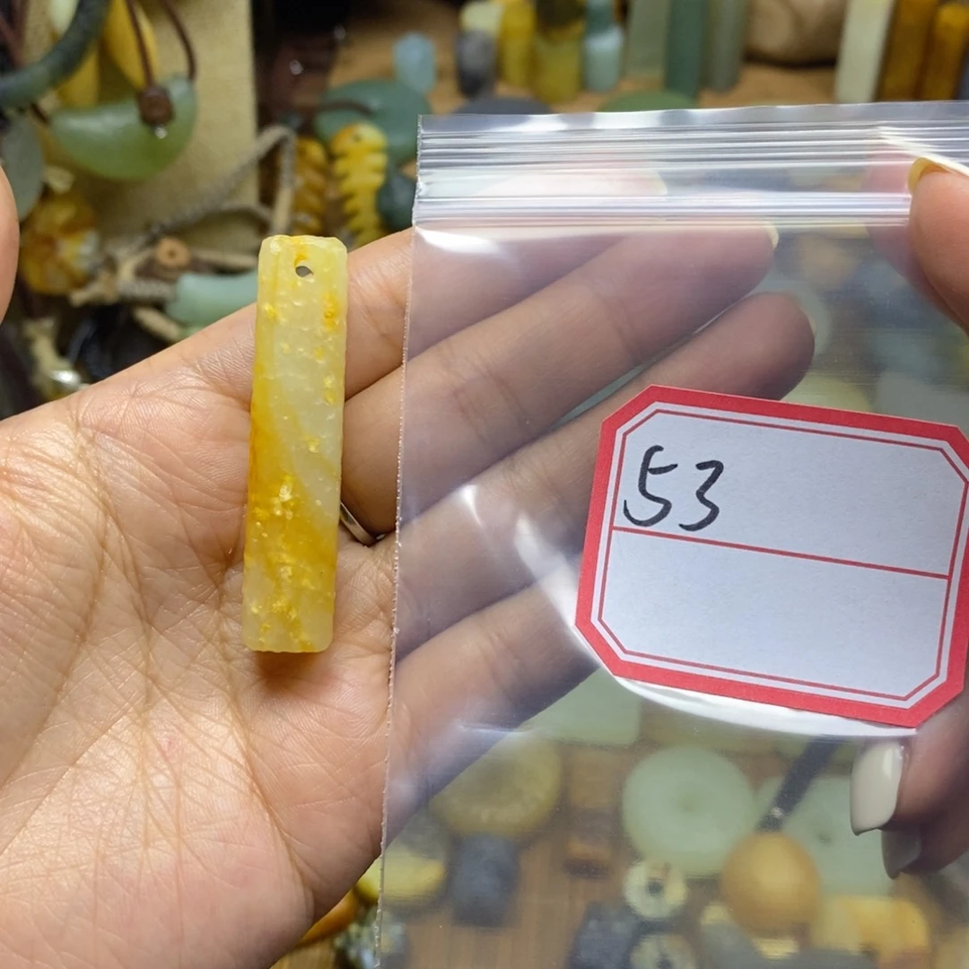 未镶嵌蛇纹石玉颈饰艾****儿