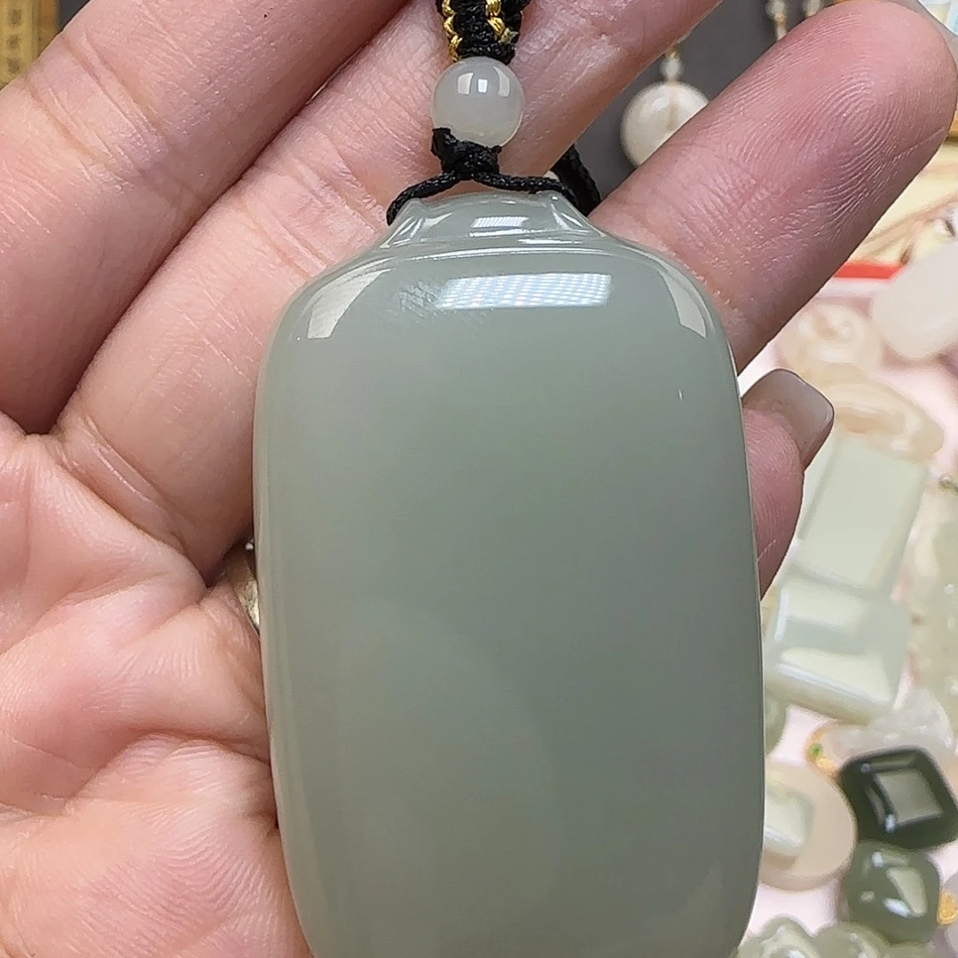 人***运和田玉未镶嵌颈饰