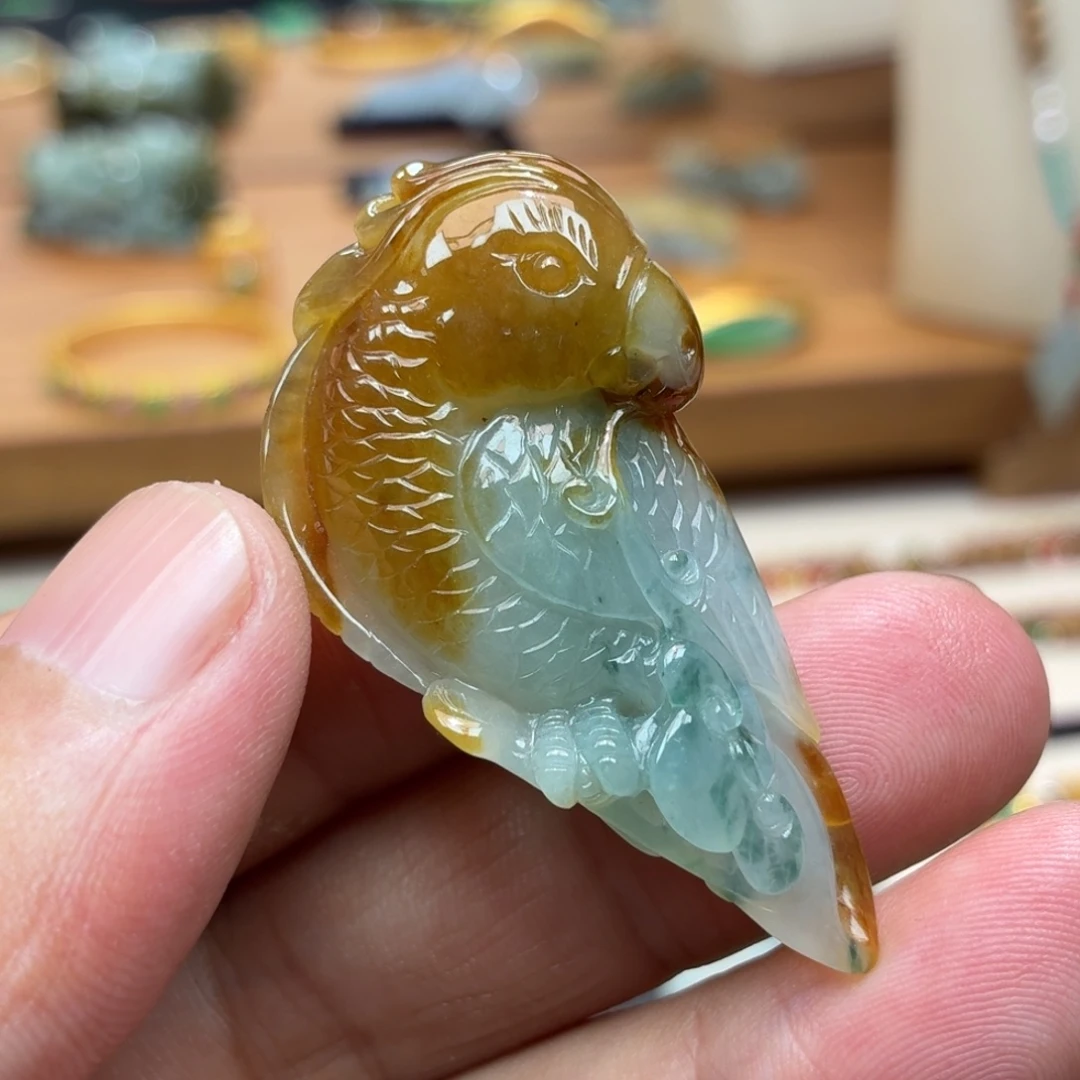 翡翠未镶嵌颈饰挂件