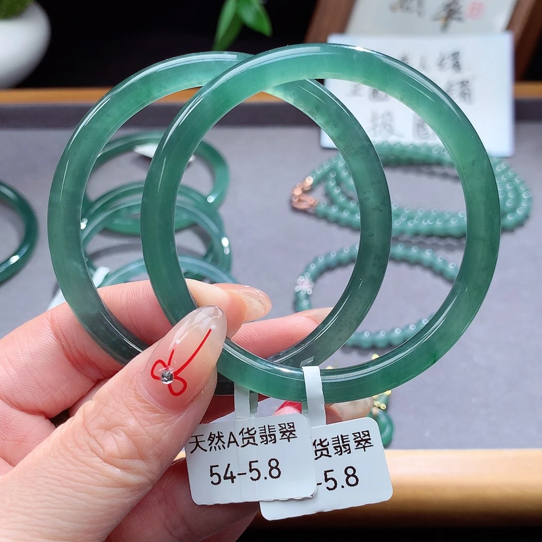 翡翠手镯（圆镯）未镶嵌