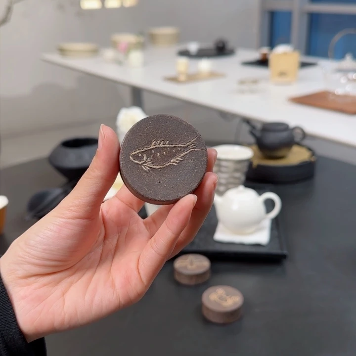 鱼盖置粗陶泥1111111111111