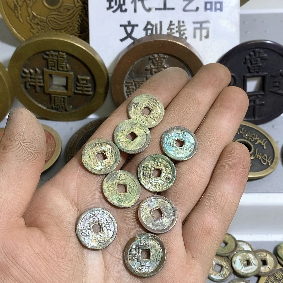 铜天*人翻砂铸造现代工艺品