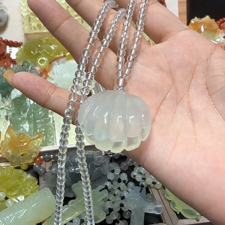 未镶嵌蛇纹石玉吊坠