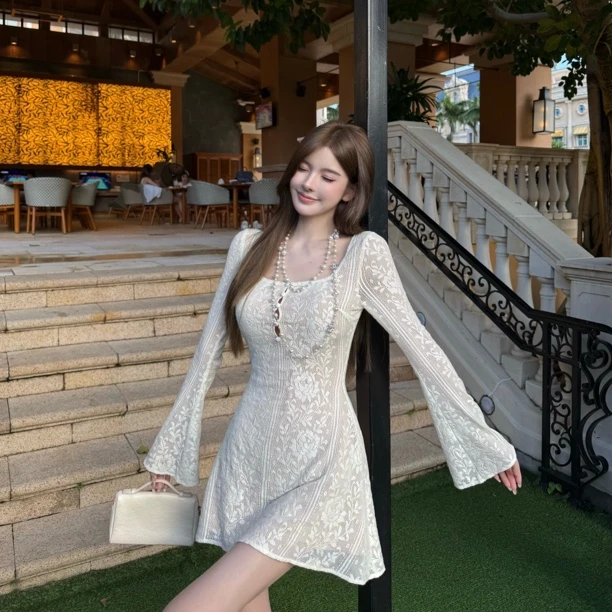 FAY【高智美学】温柔气质微喇叭袖镂空小心机A字小裙摆长袖连衣裙