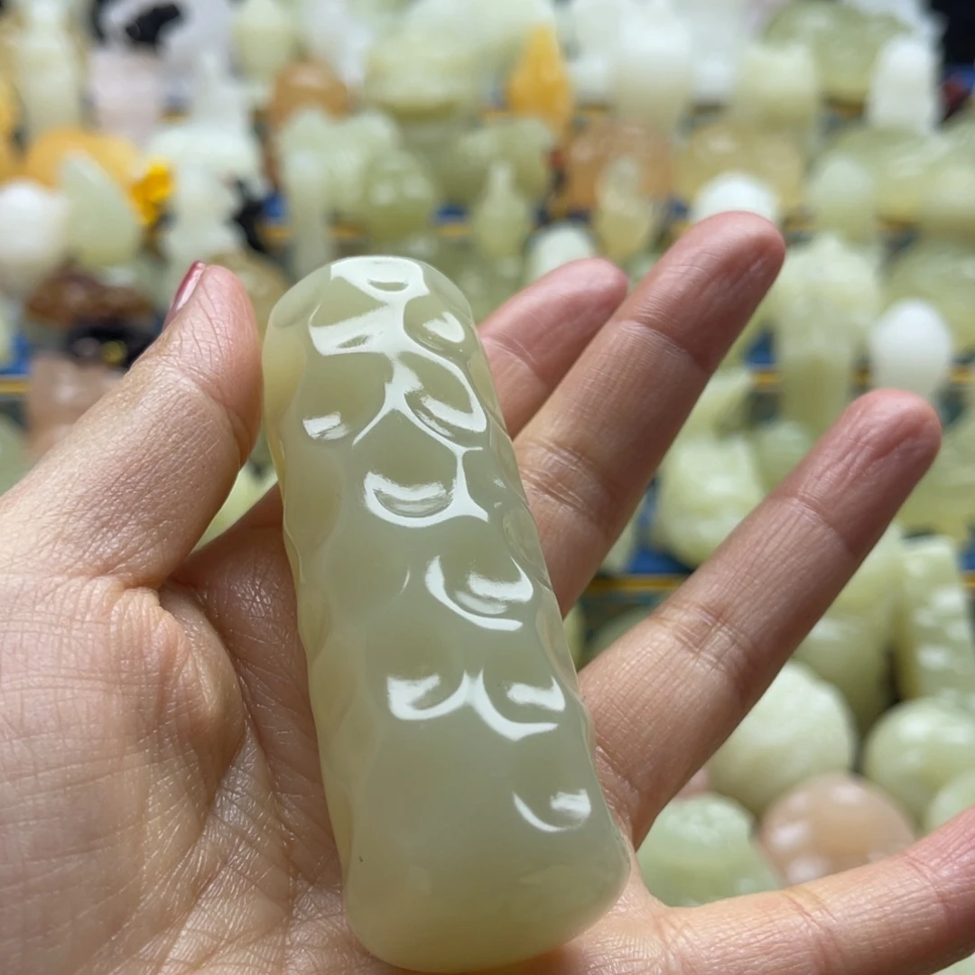 是***丫玉天然桌面小摆件