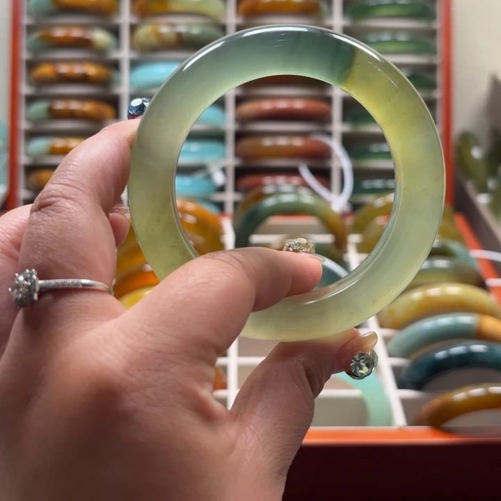 岫玉未镶嵌手镯小****猫