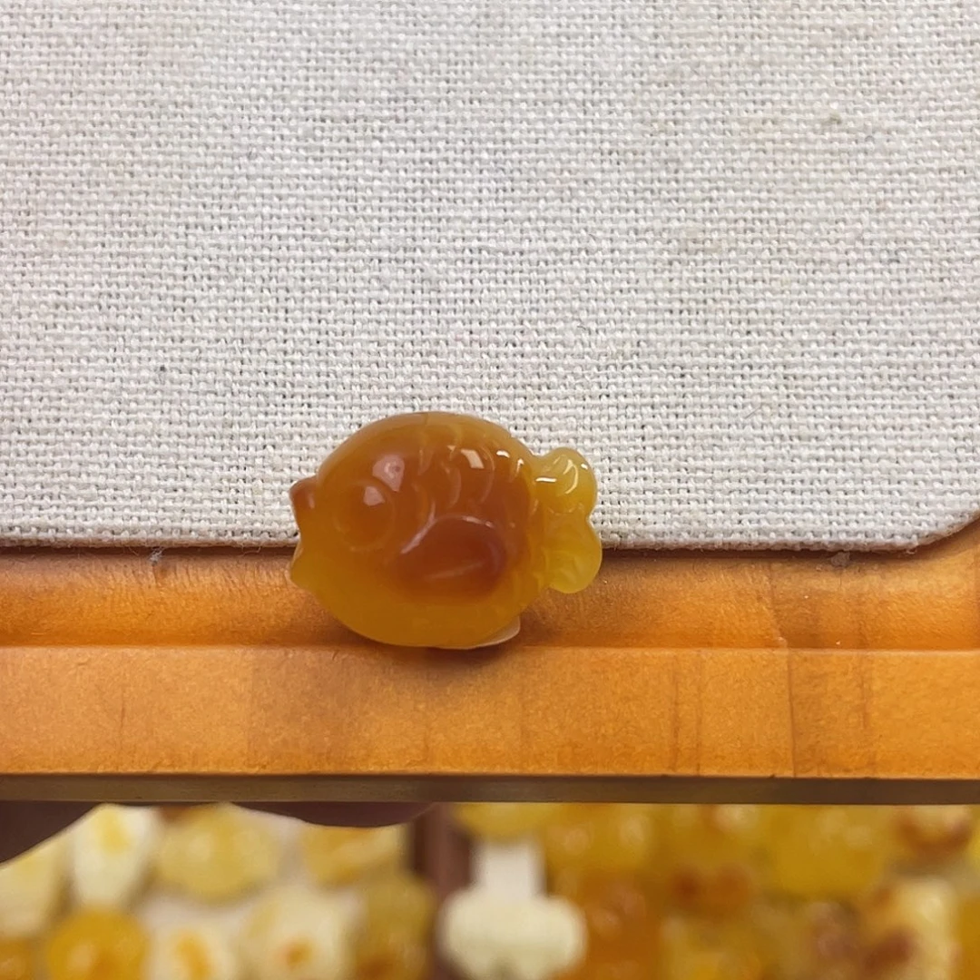 琥珀未镶嵌裸石小鱼