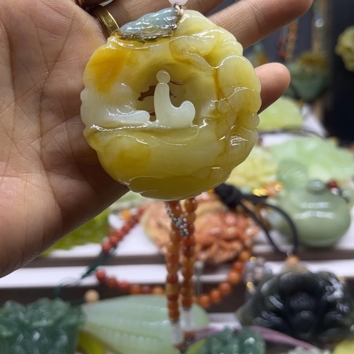 蛇纹石玉未镶嵌颈饰