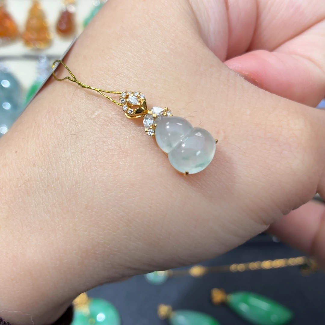 翡翠18K金镶嵌颈饰