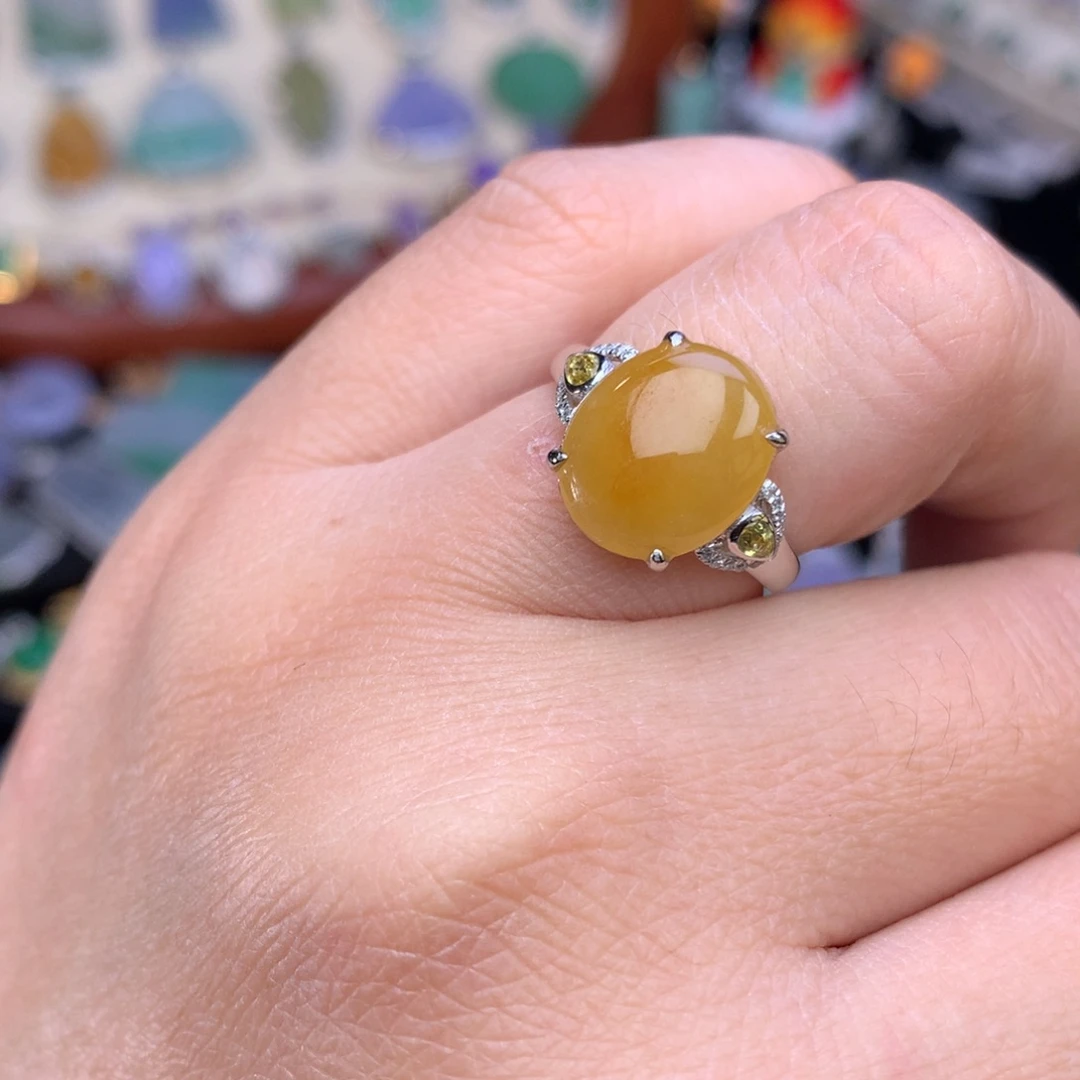 翡翠戒指18K金镶嵌蛋面戒指