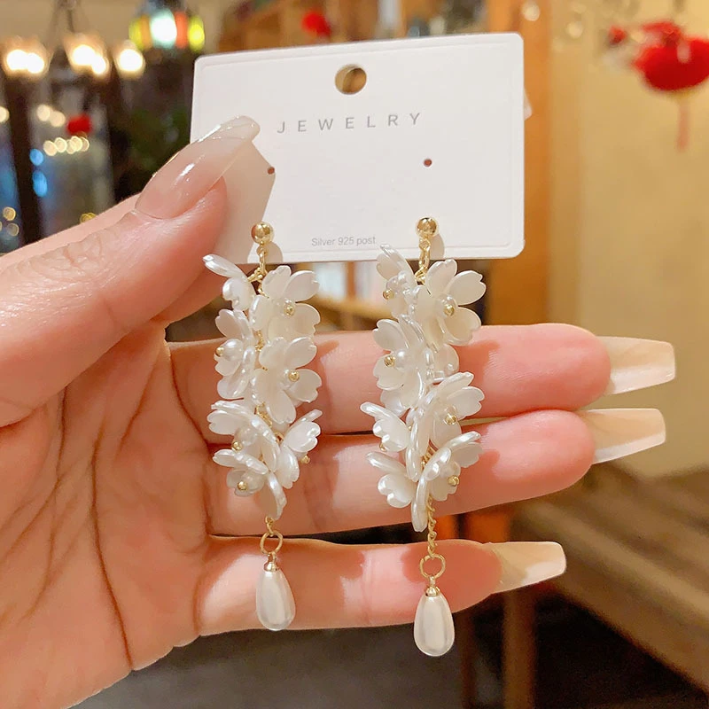 铜合金亚克力耳饰 春夏款长款花瓣珍珠耳环女欧美气质网红耳钉