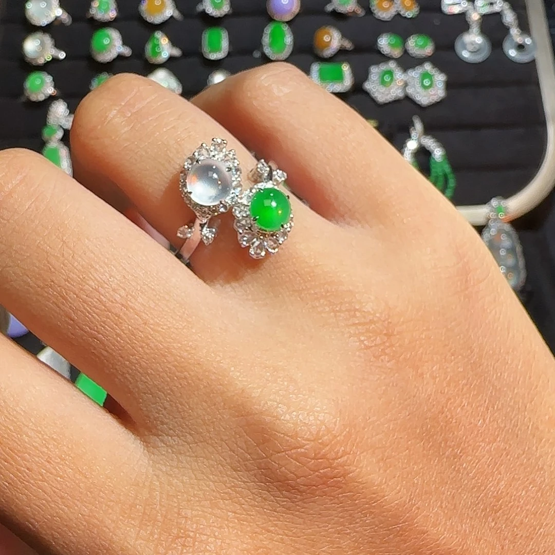 翡翠18K金镶嵌颈饰戒指