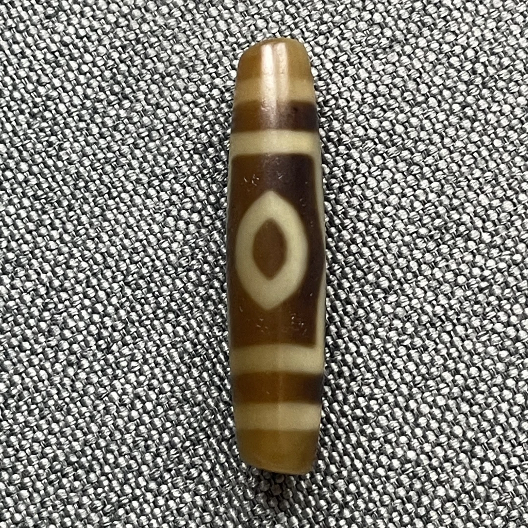 藏传三眼图腾玛瑙珠子未镶嵌