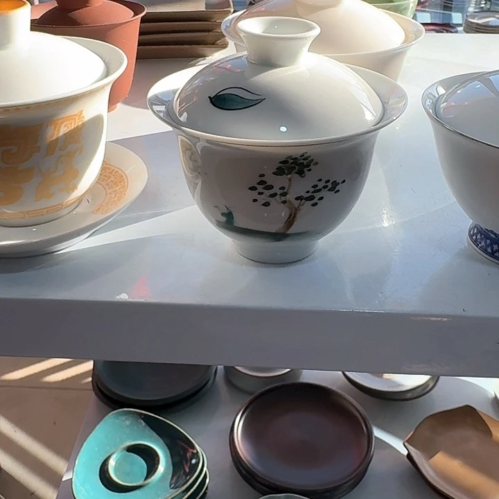 主人杯一个，瓷。。品茗瓷