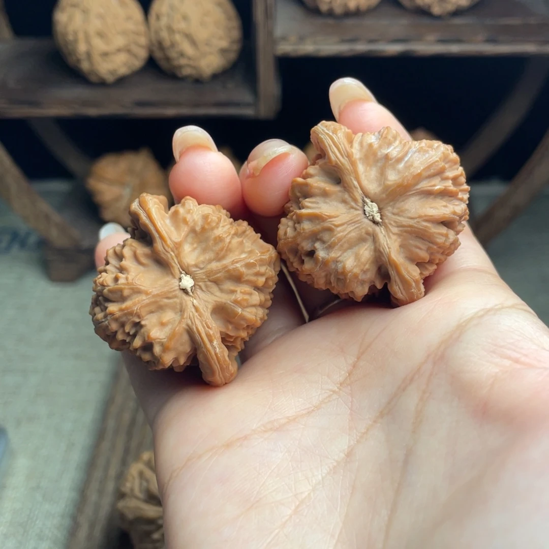 明****吊坠文玩核桃三角白40