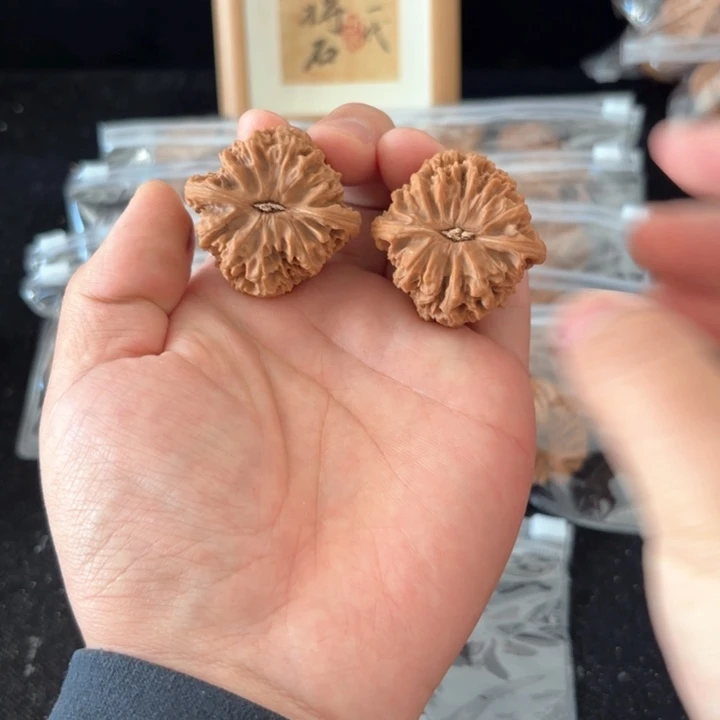 文玩核桃吊坠果***果南将