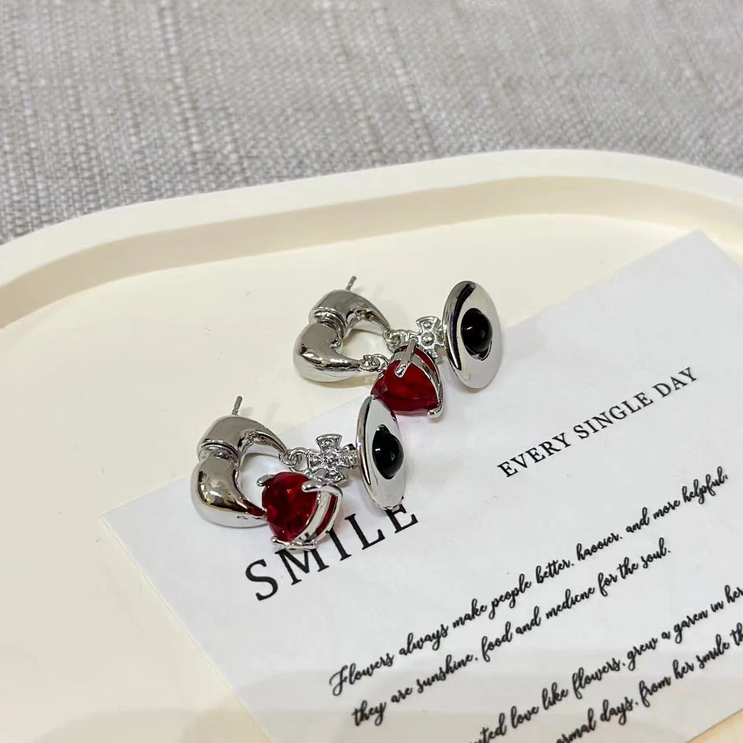 铜合金耳饰 后挂式高级感锆石爱心土星耳钉女小众设计暗黑辣妹风