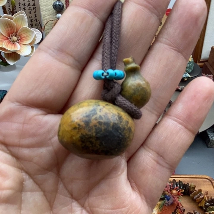 未镶嵌岫岩河磨玉（透闪石质玉）挂件