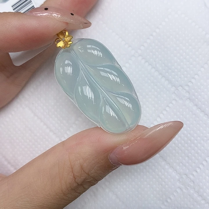 颈饰18K金镶嵌翡翠