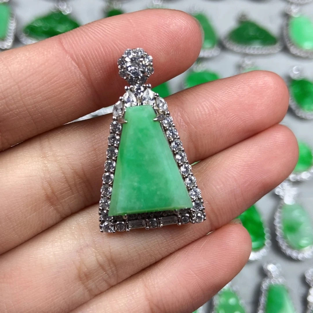 颈饰未镶嵌翡翠无事牌